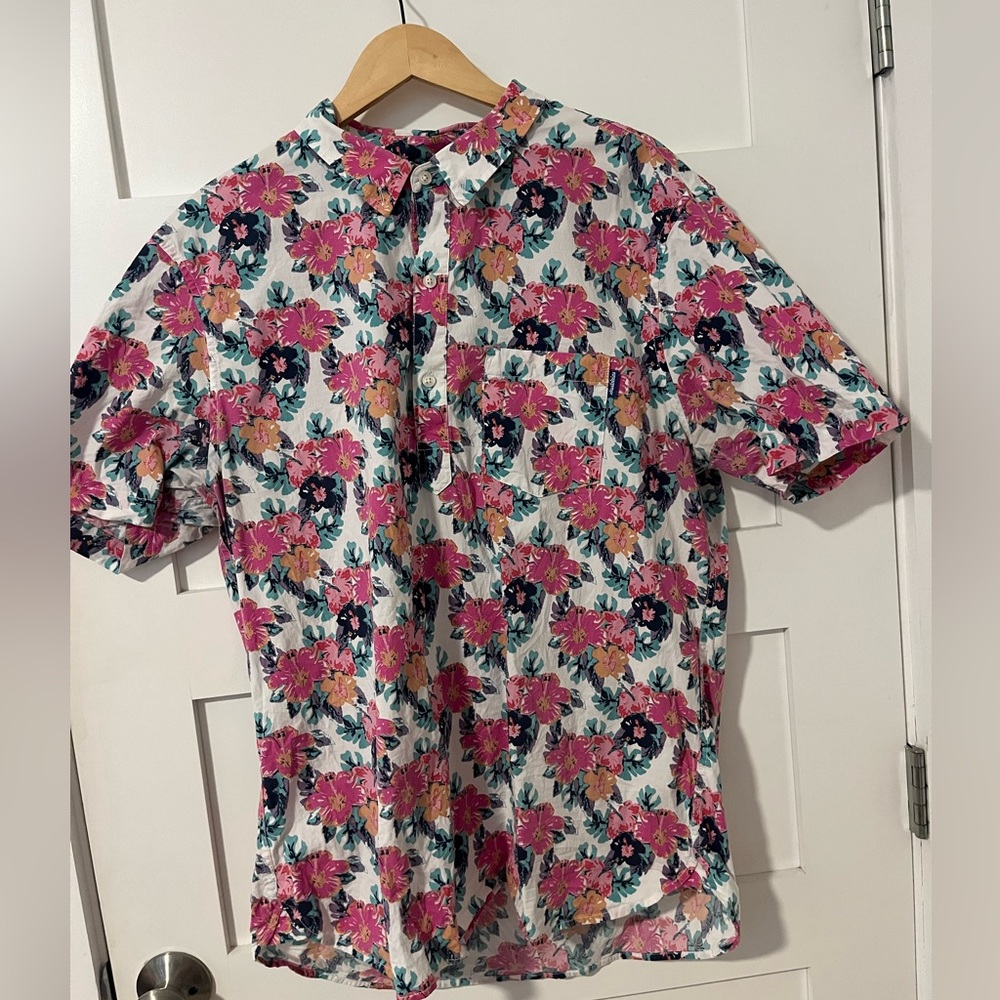 Men’s casual button down.